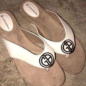 🌸 Giani Bernini Flip Flops 🌸